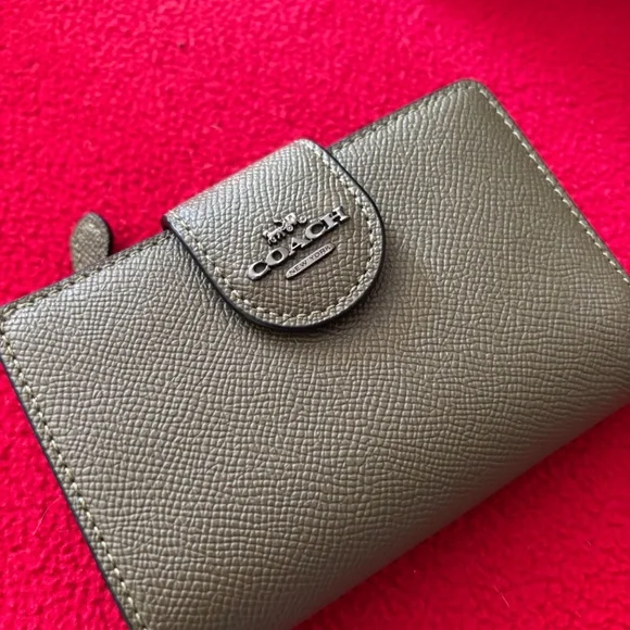 Coach olive green bag and wallet combo - Picture 2 of 8